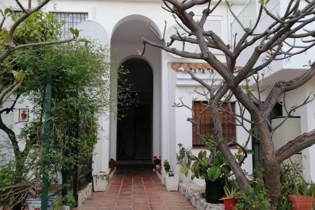 Beautiful Apartment In La Carihuela, Torremolinos Exterior foto