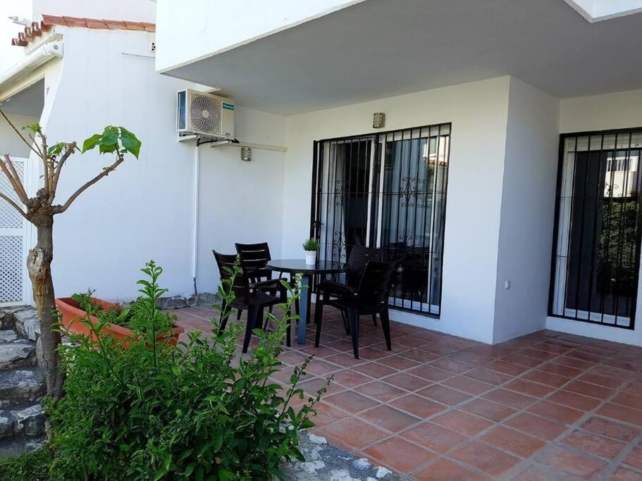 Beautiful Apartment In La Carihuela, Torremolinos Exterior foto